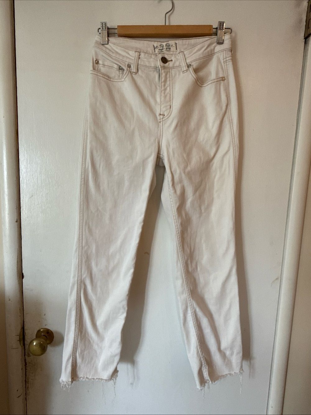 We the Free People Cream Denim Jeans Raw Hem Stretch Mid Rise | Women's 28